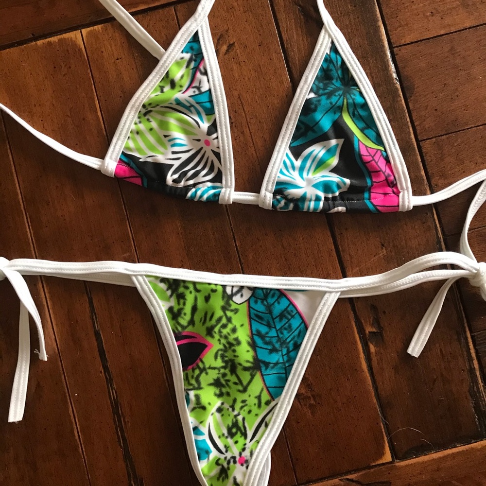 Bikini - Picture 7 of 7